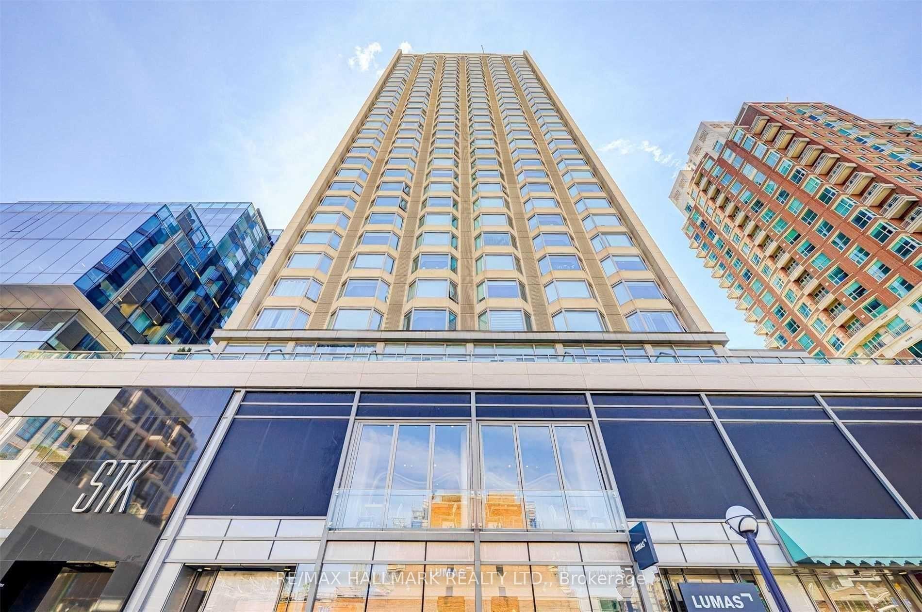 Front of Unit 1710, 155 Yorkville Avenue