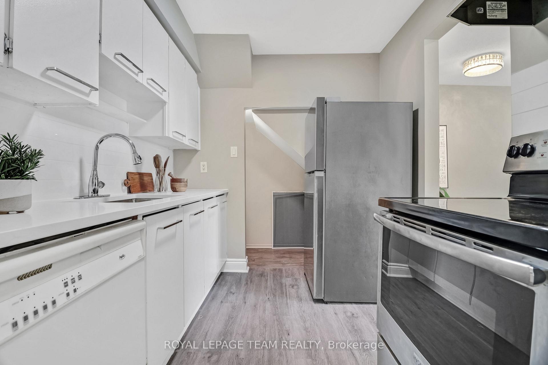Photo 8 of 38A Forester Crescent, Ottawa, Westcliffe Estates — HOMEH