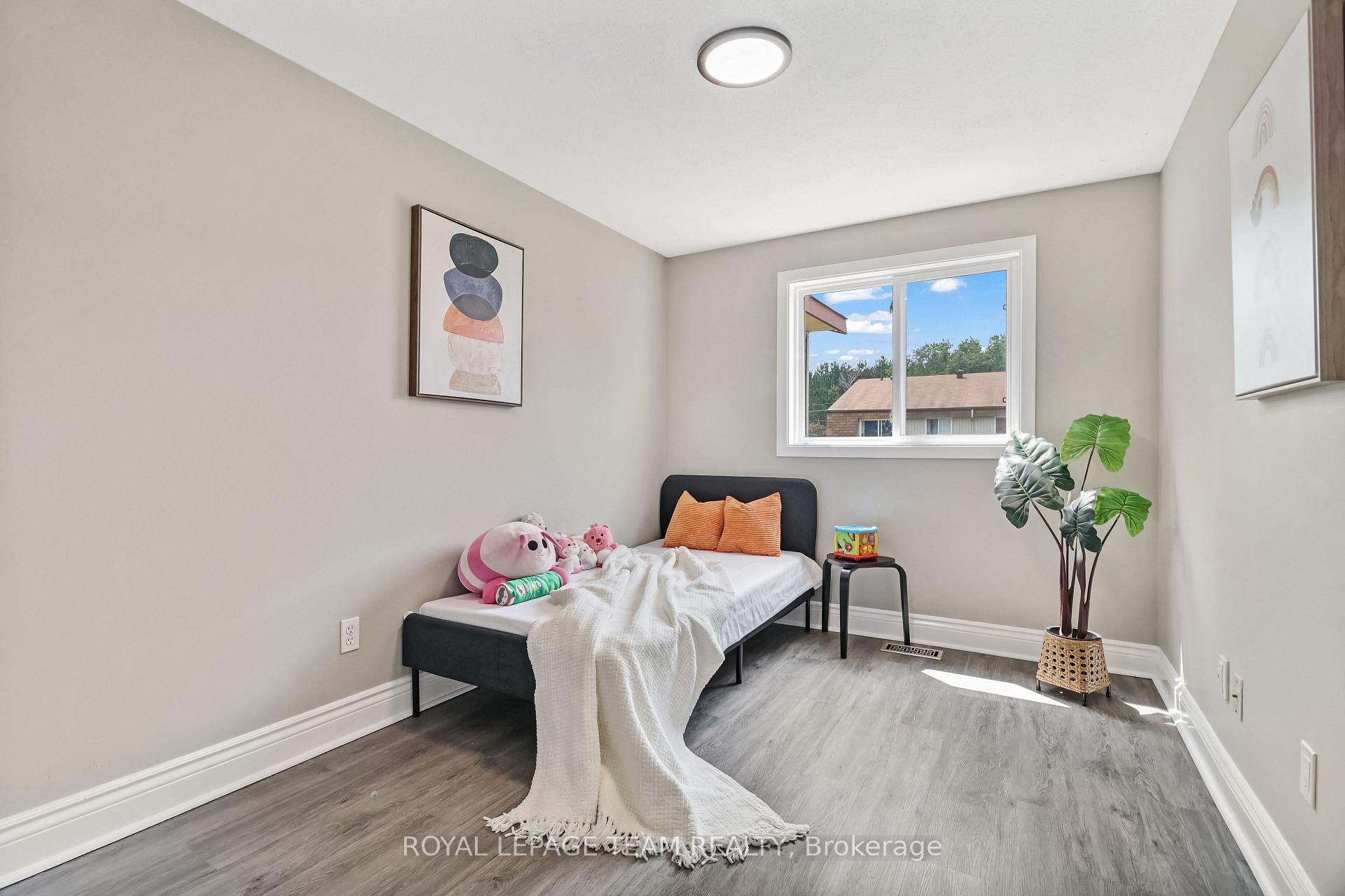 Photo 13 of 38A Forester Crescent, Ottawa, Westcliffe Estates — HOMEH