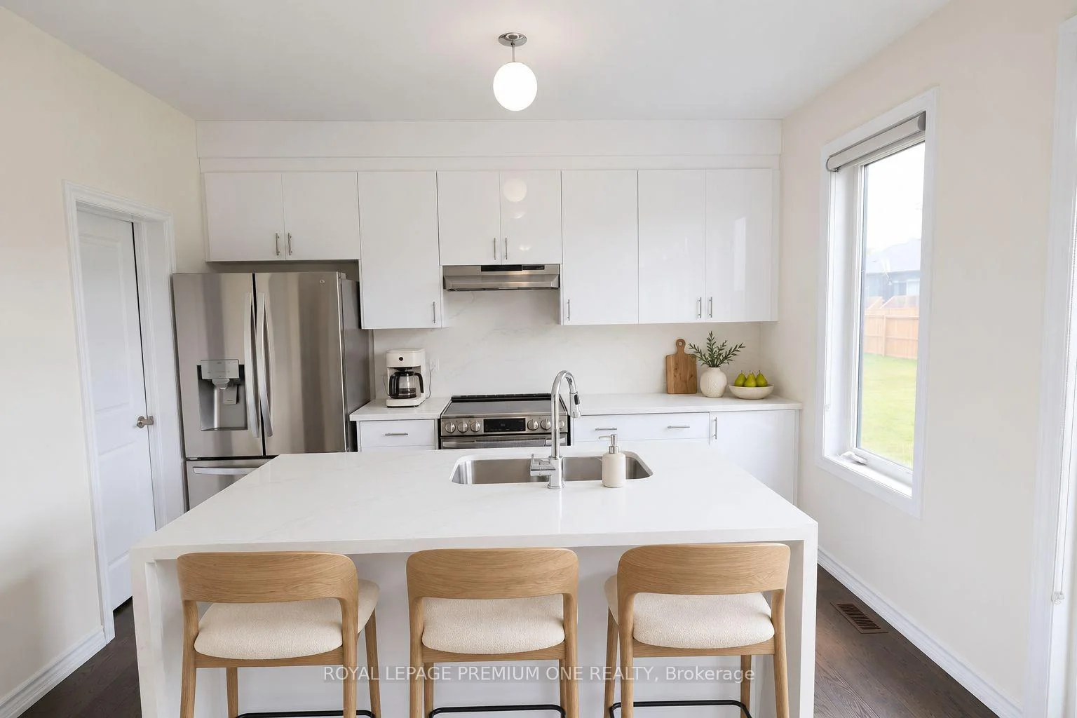 Photo 14 of 13 Simona Avenue, Wasaga Beach — HOMEH