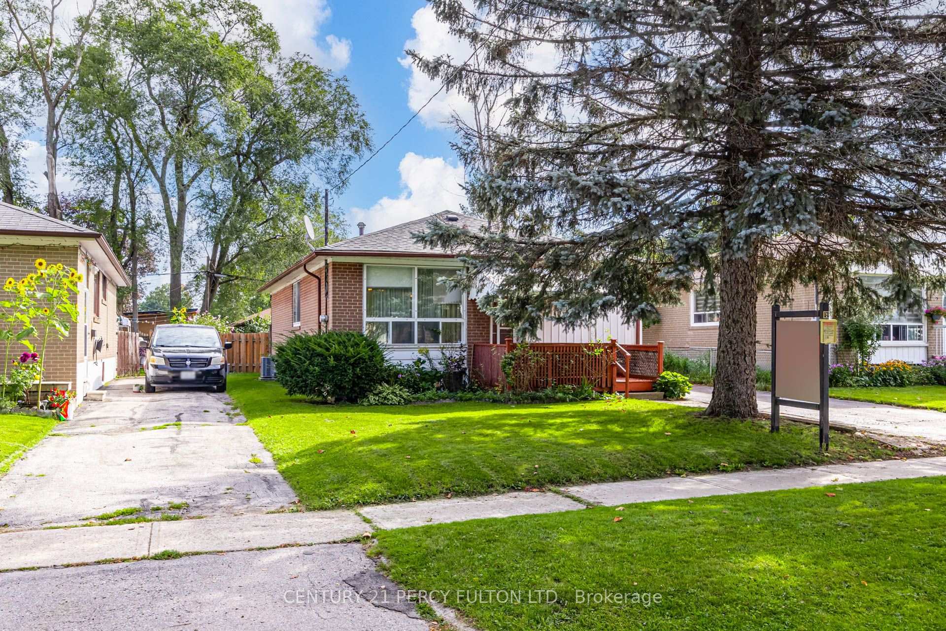 Photo 2 of 23 Shier Drive, Scarborough, Woburn — HOMEH