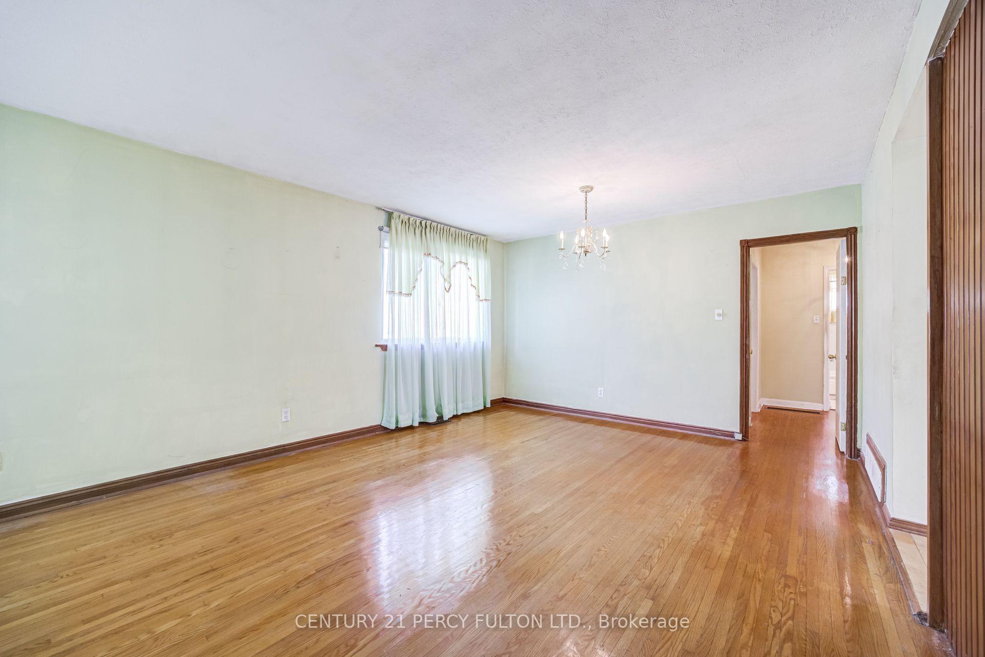 Photo 6 of 23 Shier Drive, Scarborough, Woburn — HOMEH