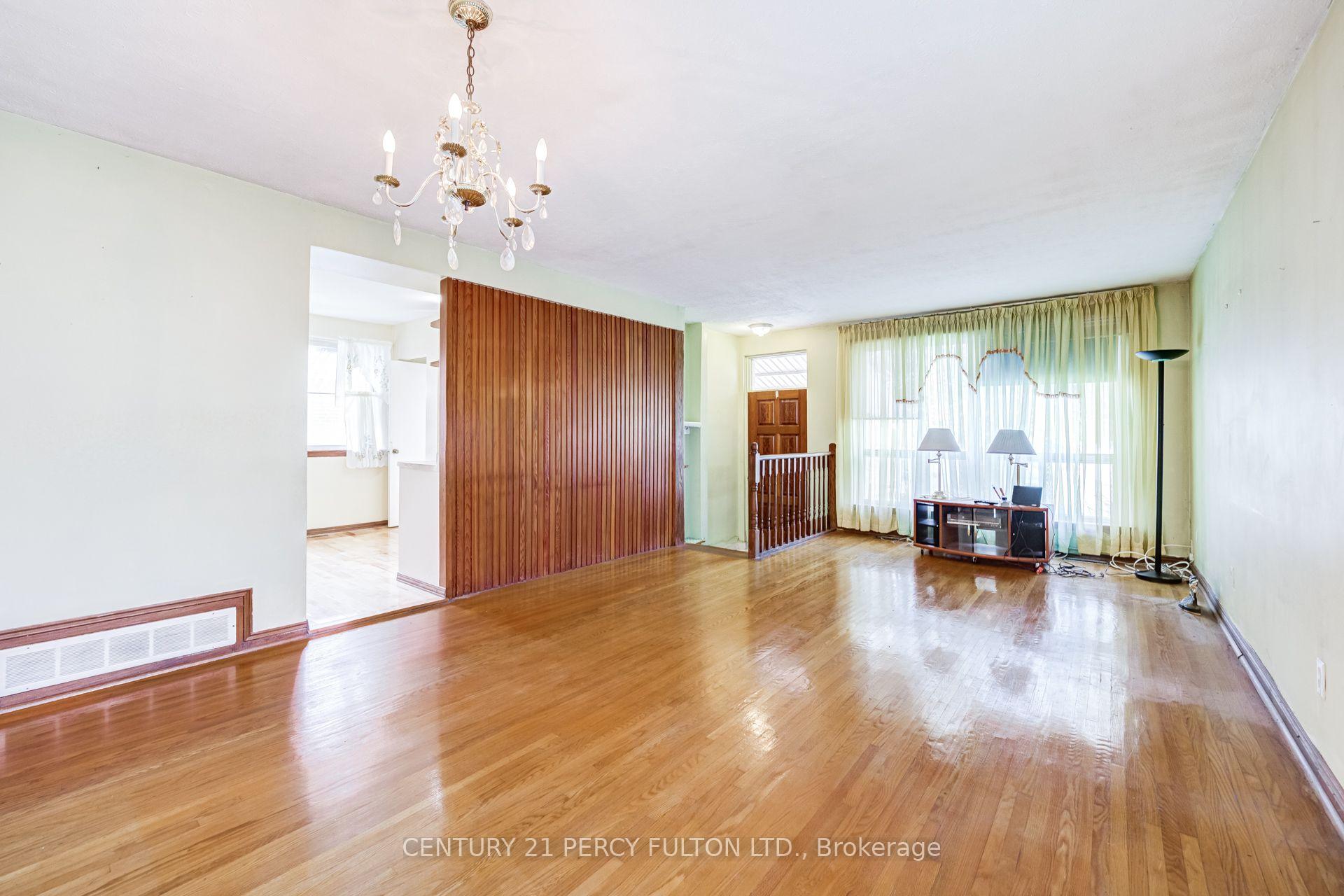 Photo 7 of 23 Shier Drive, Scarborough, Woburn — HOMEH