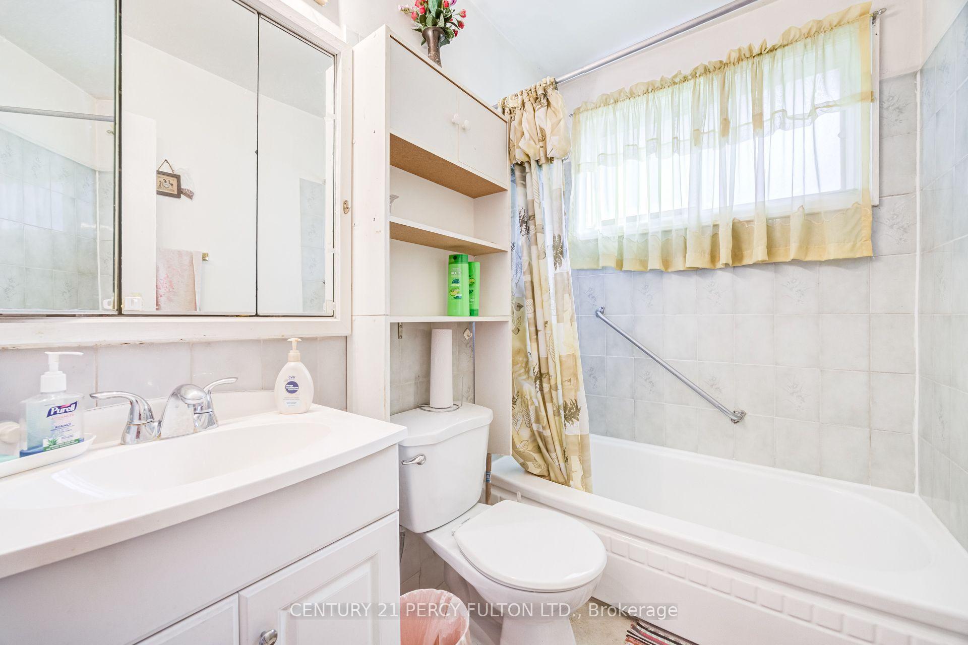 Photo 16 of 23 Shier Drive, Scarborough, Woburn — HOMEH