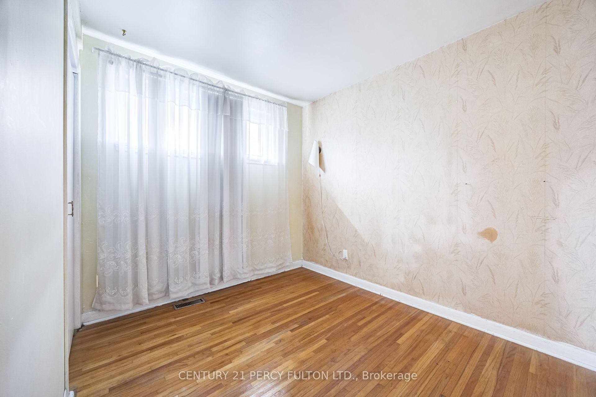 Photo 17 of 23 Shier Drive, Scarborough, Woburn — HOMEH