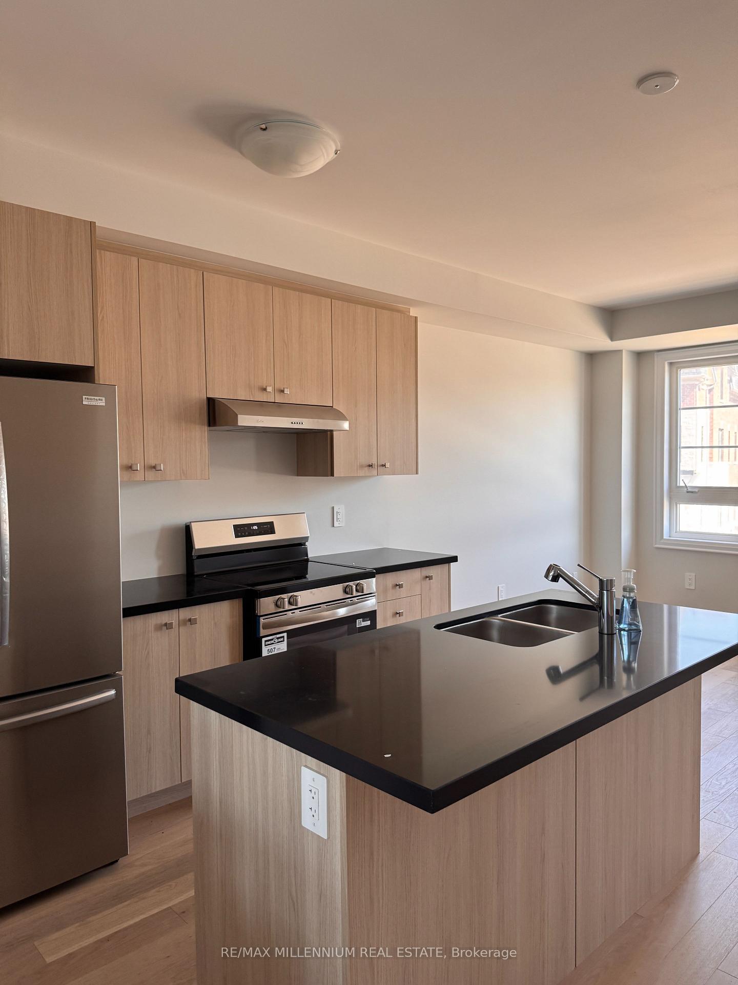 Photo 2 of 5975 Saigon Street, Mississauga, East Credit — HOMEH