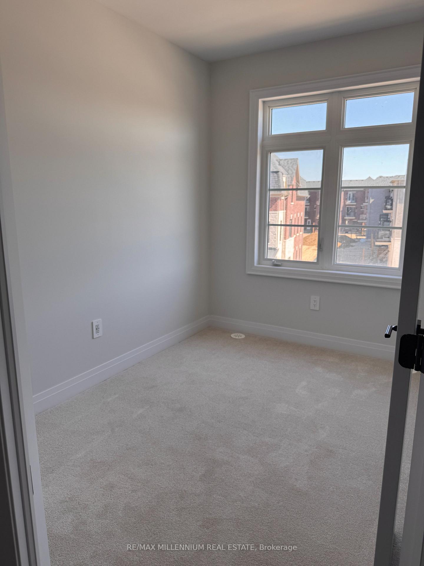 Photo 6 of 5975 Saigon Street, Mississauga, East Credit — HOMEH