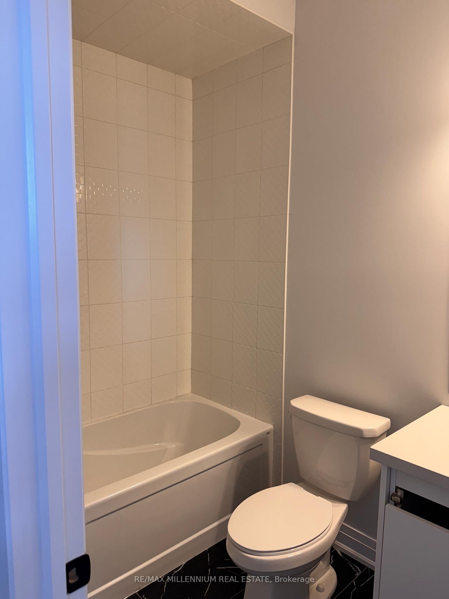Photo 8 of 5975 Saigon Street, Mississauga, East Credit — HOMEH