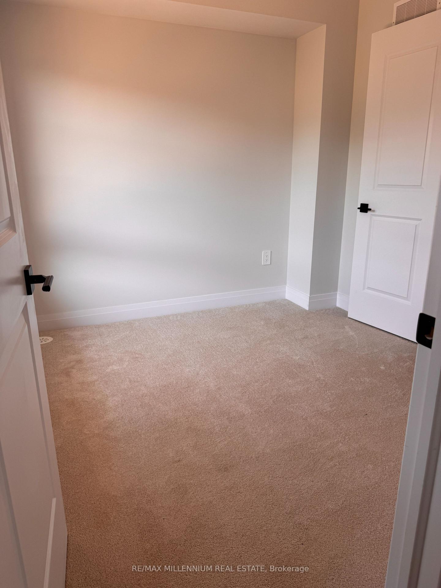Photo 9 of 5975 Saigon Street, Mississauga, East Credit — HOMEH