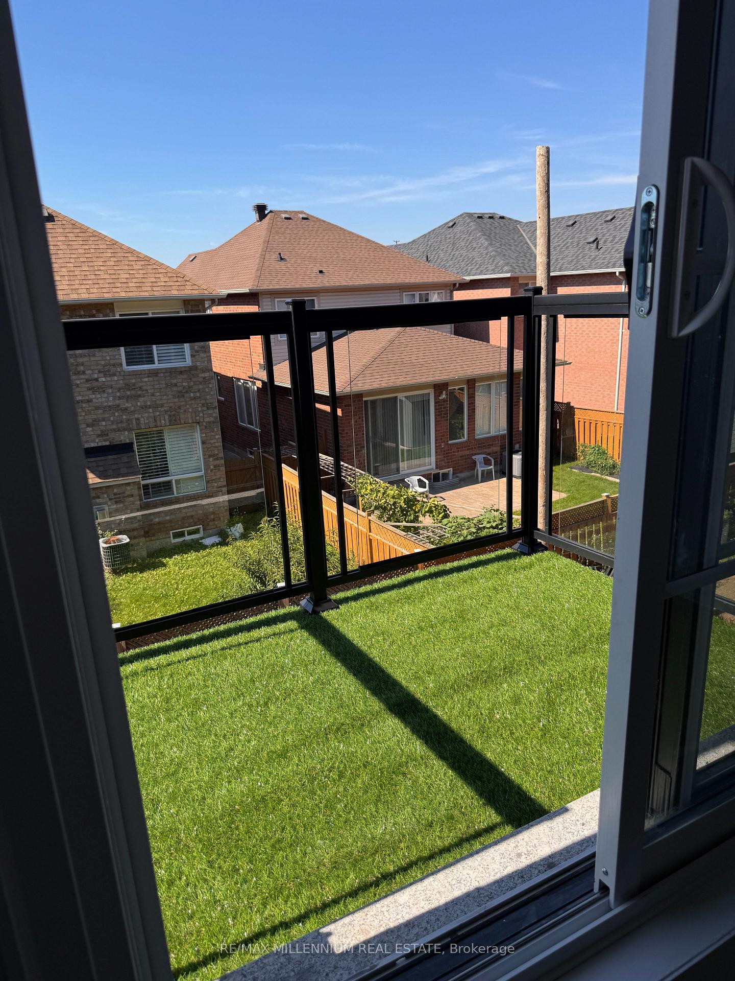 Photo 12 of 5975 Saigon Street, Mississauga, East Credit — HOMEH