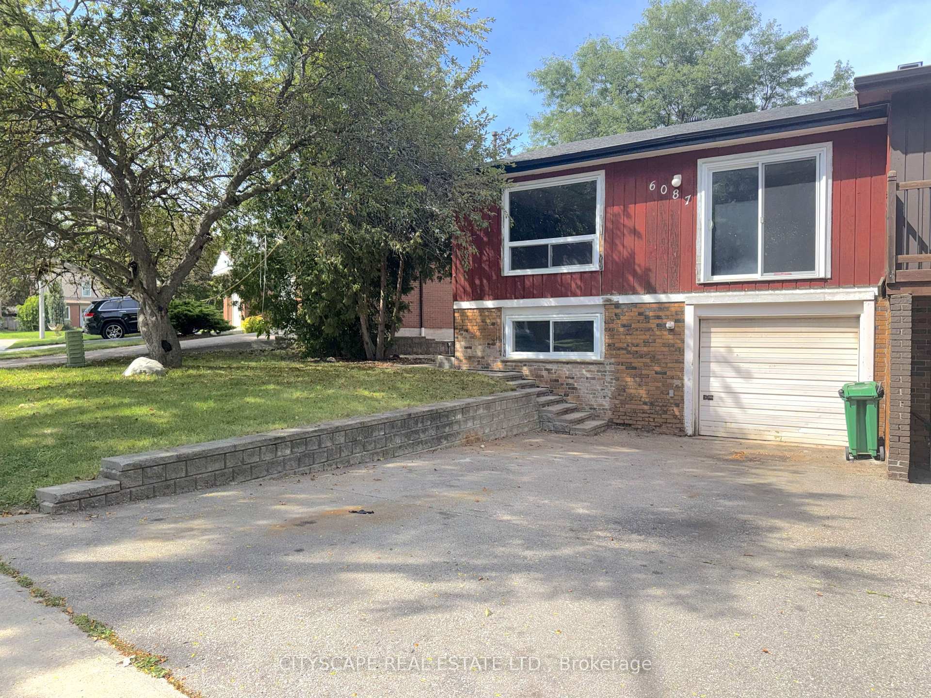 Photo 2 of 6087 Featherhead Crescent, Mississauga, Meadowvale — HOMEH