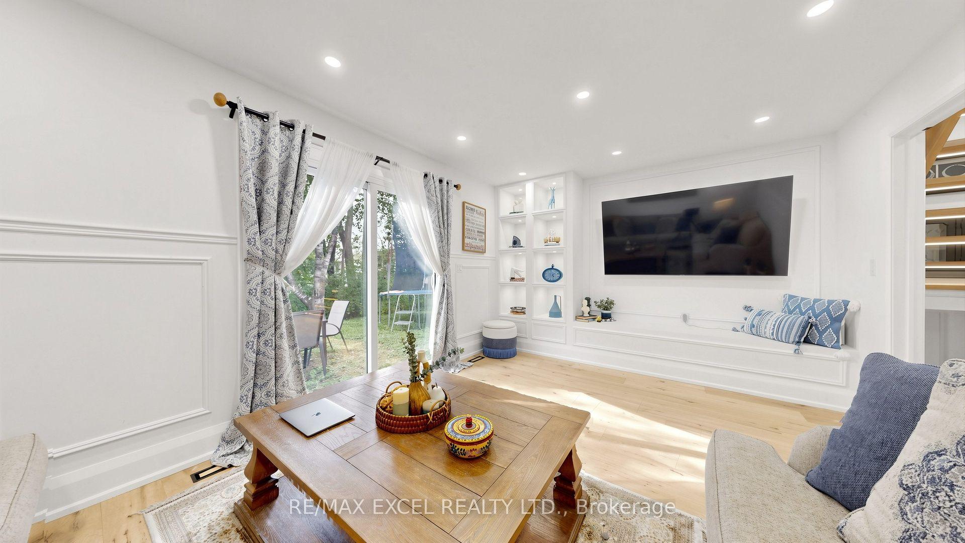 Photo 6 of 800 Pam Crescent, Newmarket, Huron Heights-Leslie Valley — HOMEH