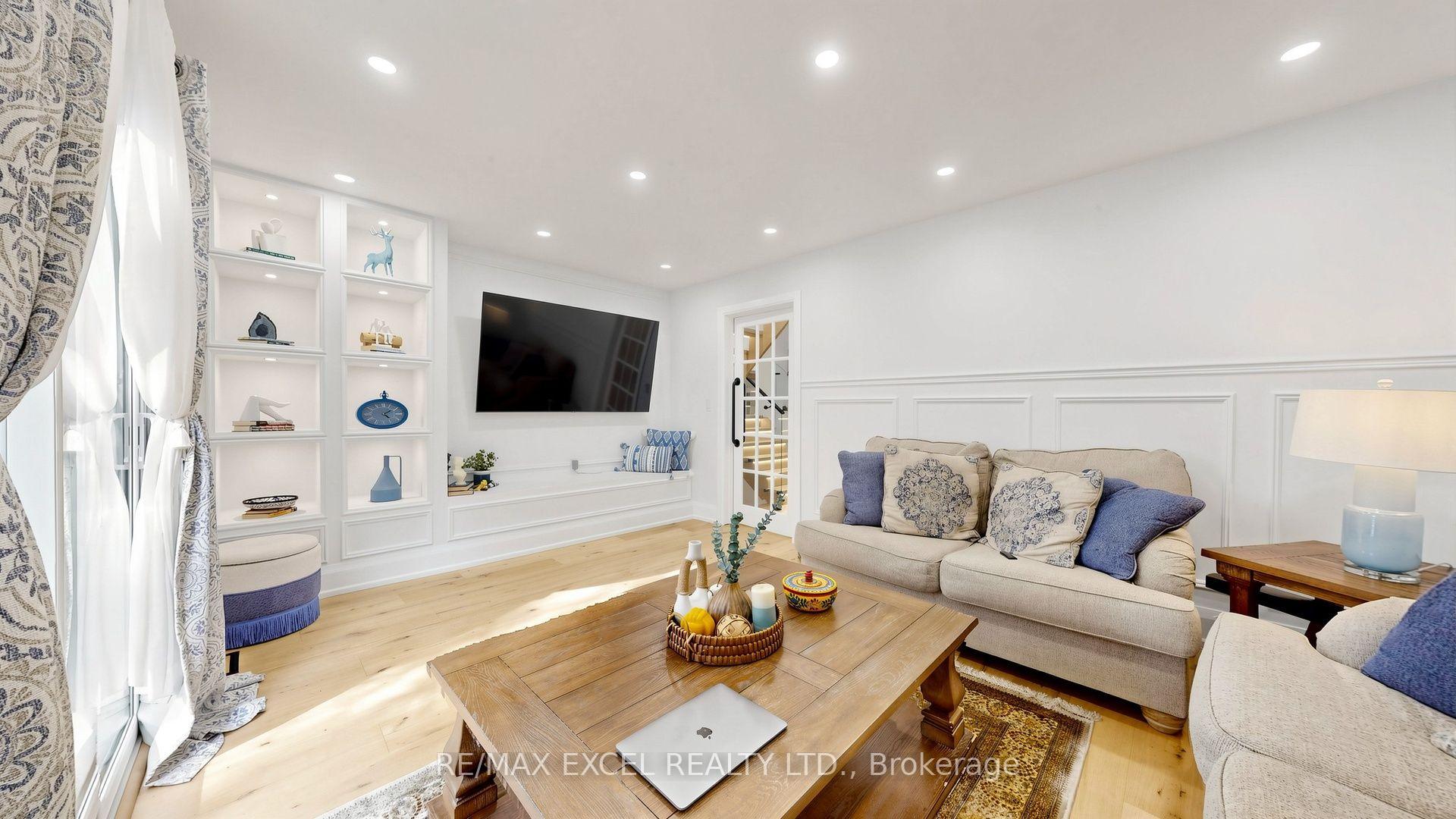 Photo 7 of 800 Pam Crescent, Newmarket, Huron Heights-Leslie Valley — HOMEH