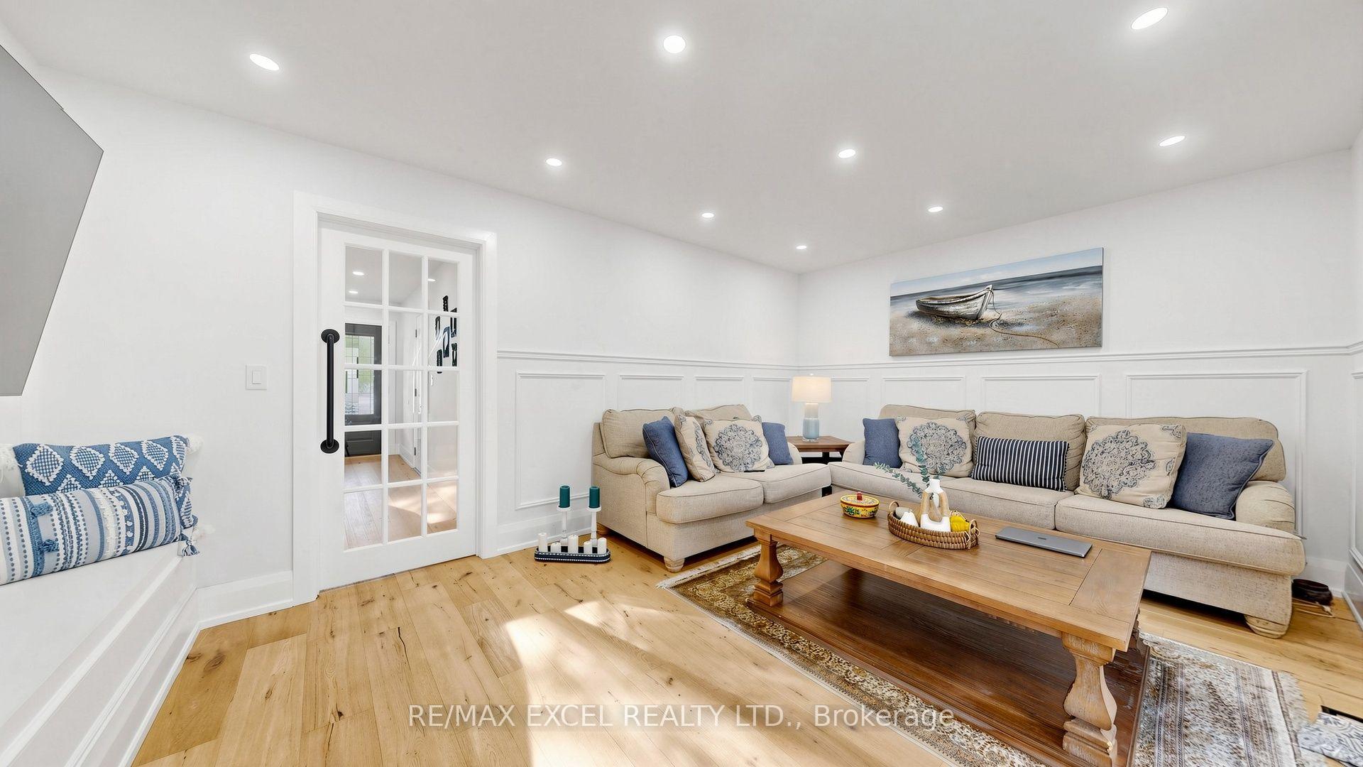 Photo 8 of 800 Pam Crescent, Newmarket, Huron Heights-Leslie Valley — HOMEH