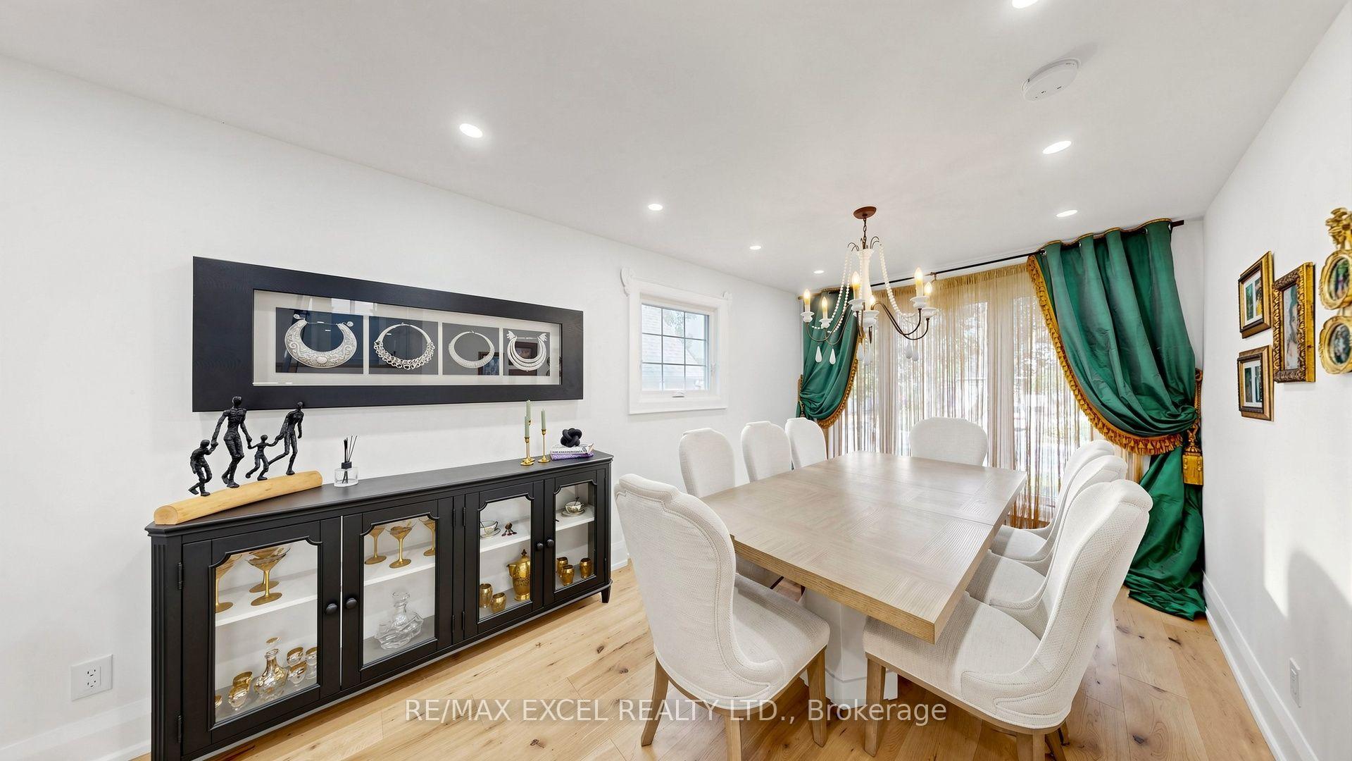 Photo 10 of 800 Pam Crescent, Newmarket, Huron Heights-Leslie Valley — HOMEH