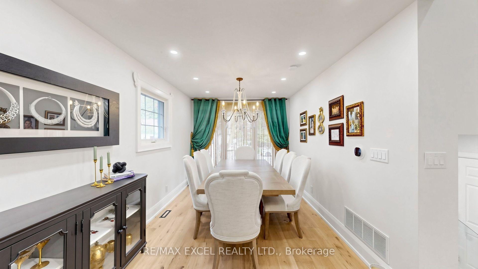 Photo 11 of 800 Pam Crescent, Newmarket, Huron Heights-Leslie Valley — HOMEH