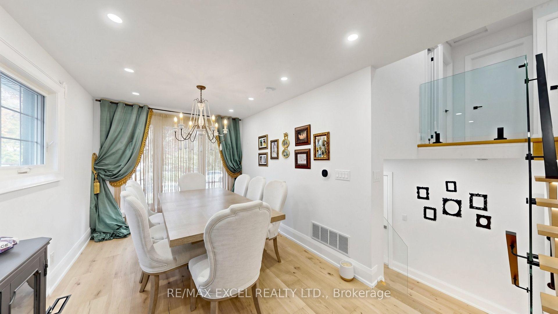 Photo 12 of 800 Pam Crescent, Newmarket, Huron Heights-Leslie Valley — HOMEH