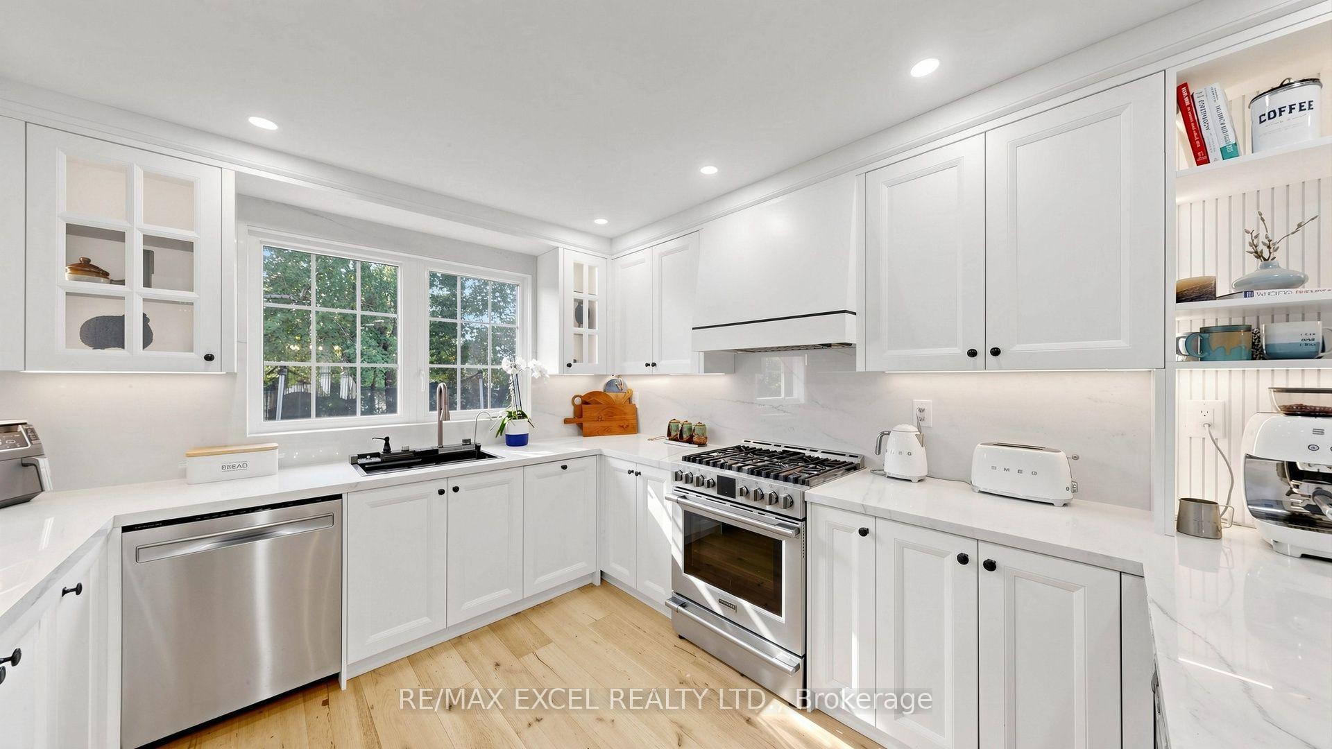 Photo 15 of 800 Pam Crescent, Newmarket, Huron Heights-Leslie Valley — HOMEH