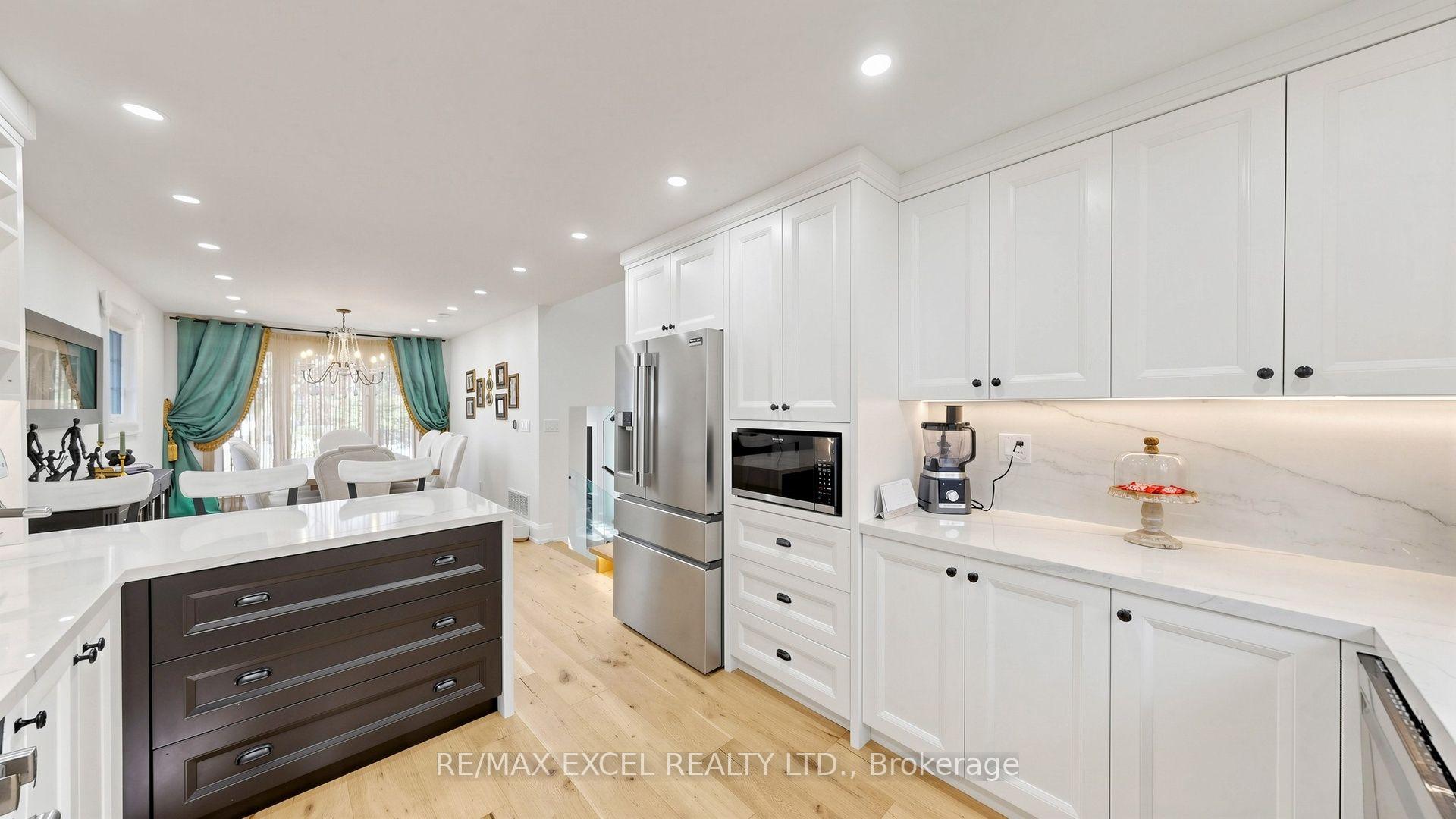 Photo 17 of 800 Pam Crescent, Newmarket, Huron Heights-Leslie Valley — HOMEH