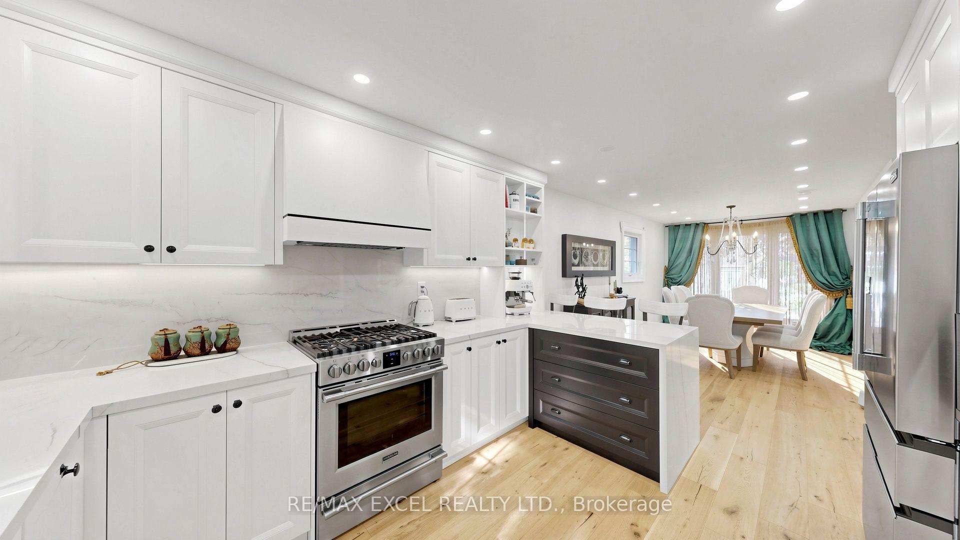 Photo 18 of 800 Pam Crescent, Newmarket, Huron Heights-Leslie Valley — HOMEH