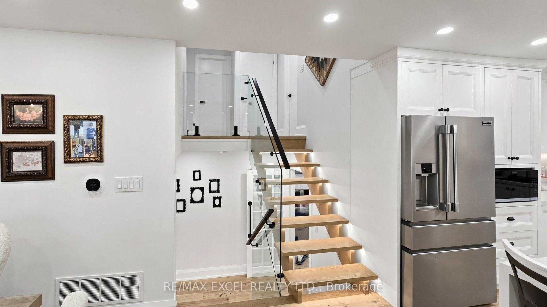 Photo 24 of 800 Pam Crescent, Newmarket, Huron Heights-Leslie Valley — HOMEH