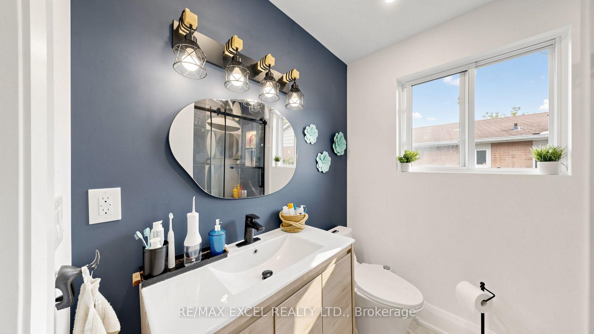 Photo 38 of 800 Pam Crescent, Newmarket, Huron Heights-Leslie Valley — HOMEH