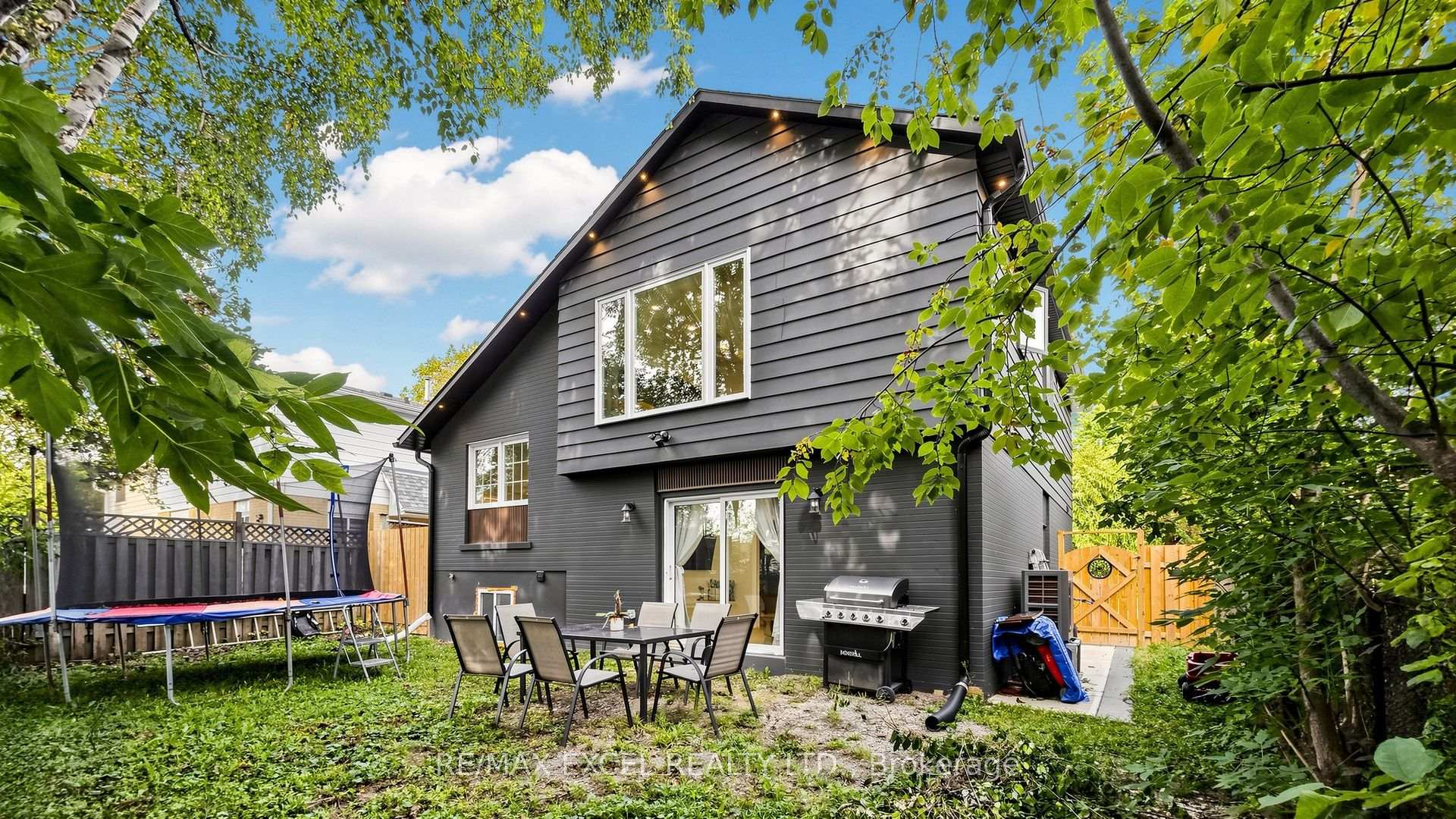 Photo 44 of 800 Pam Crescent, Newmarket, Huron Heights-Leslie Valley — HOMEH