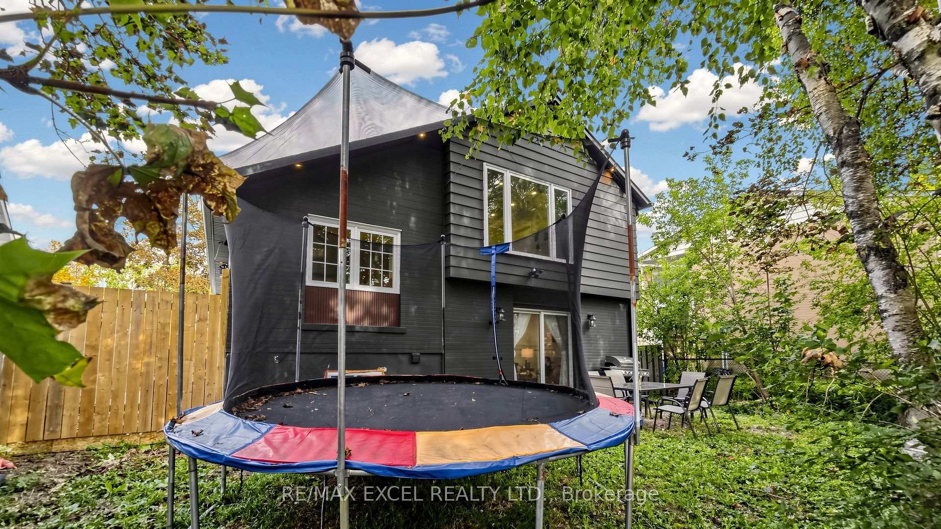 Photo 47 of 800 Pam Crescent, Newmarket, Huron Heights-Leslie Valley — HOMEH