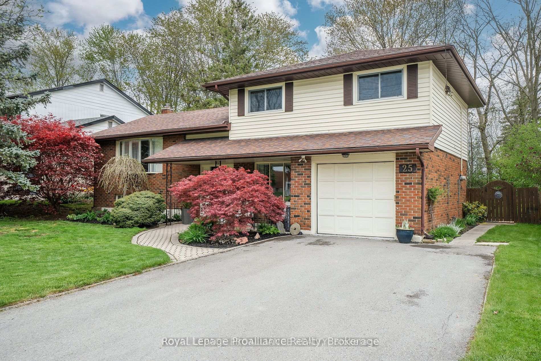 Photo 2 of 25 Keller Drive, Belleville, Belleville Ward — HOMEH