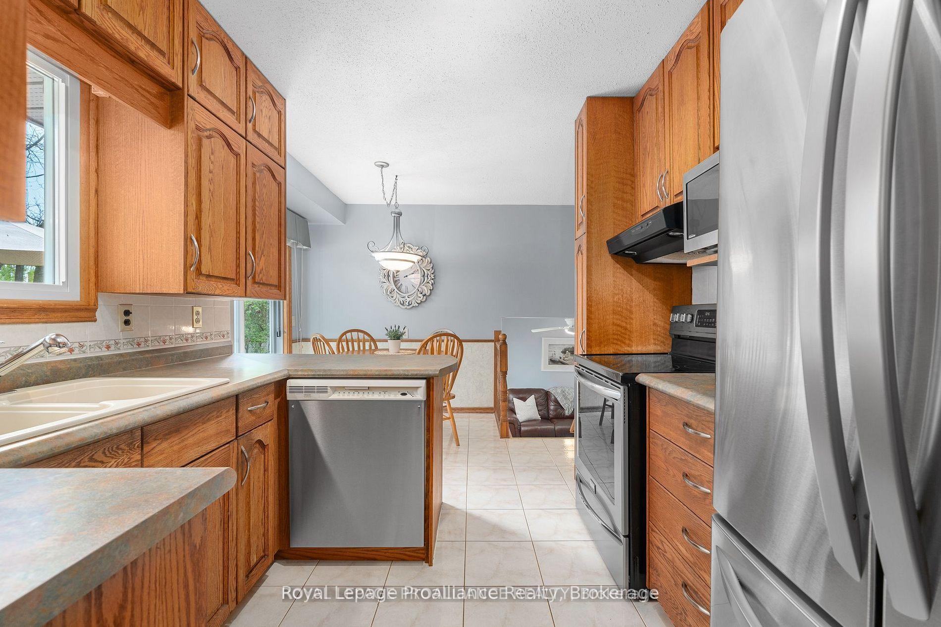 Photo 7 of 25 Keller Drive, Belleville, Belleville Ward — HOMEH