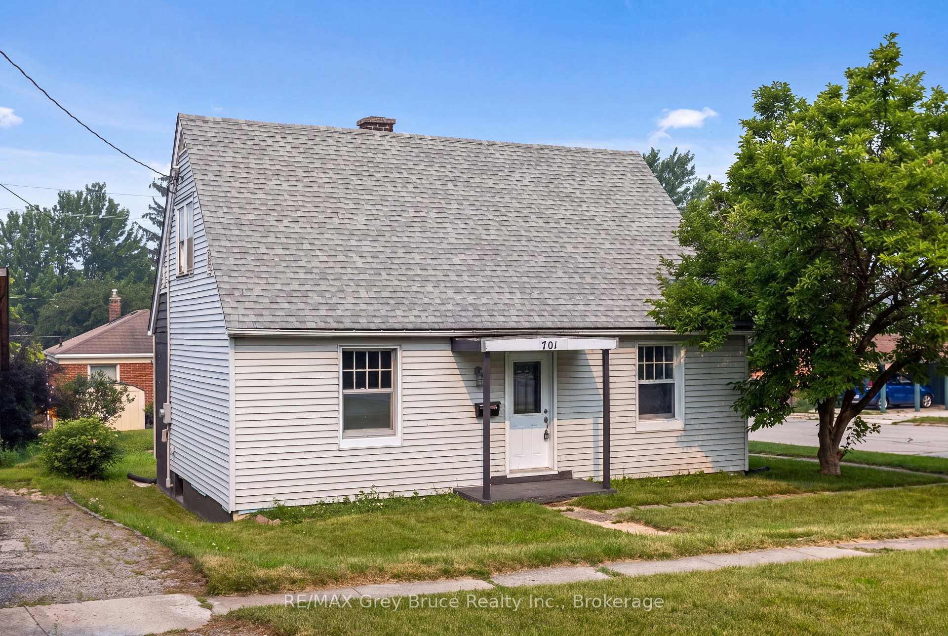 Photo 2 of 701 5th Street E, Owen Sound — HOMEH
