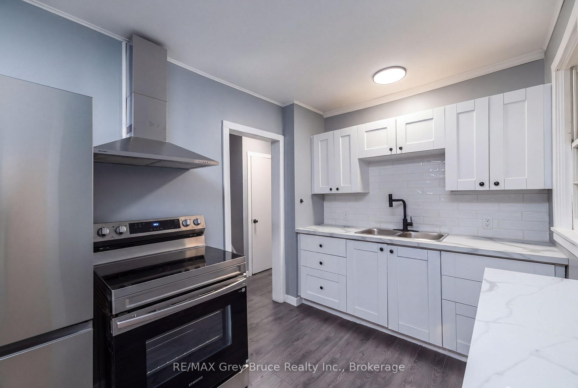 Photo 8 of 701 5th Street E, Owen Sound — HOMEH