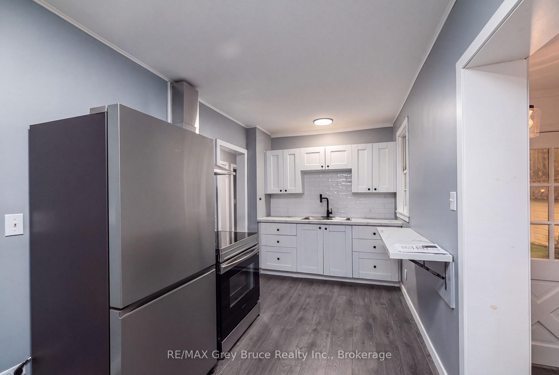 Photo 9 of 701 5th Street E, Owen Sound — HOMEH