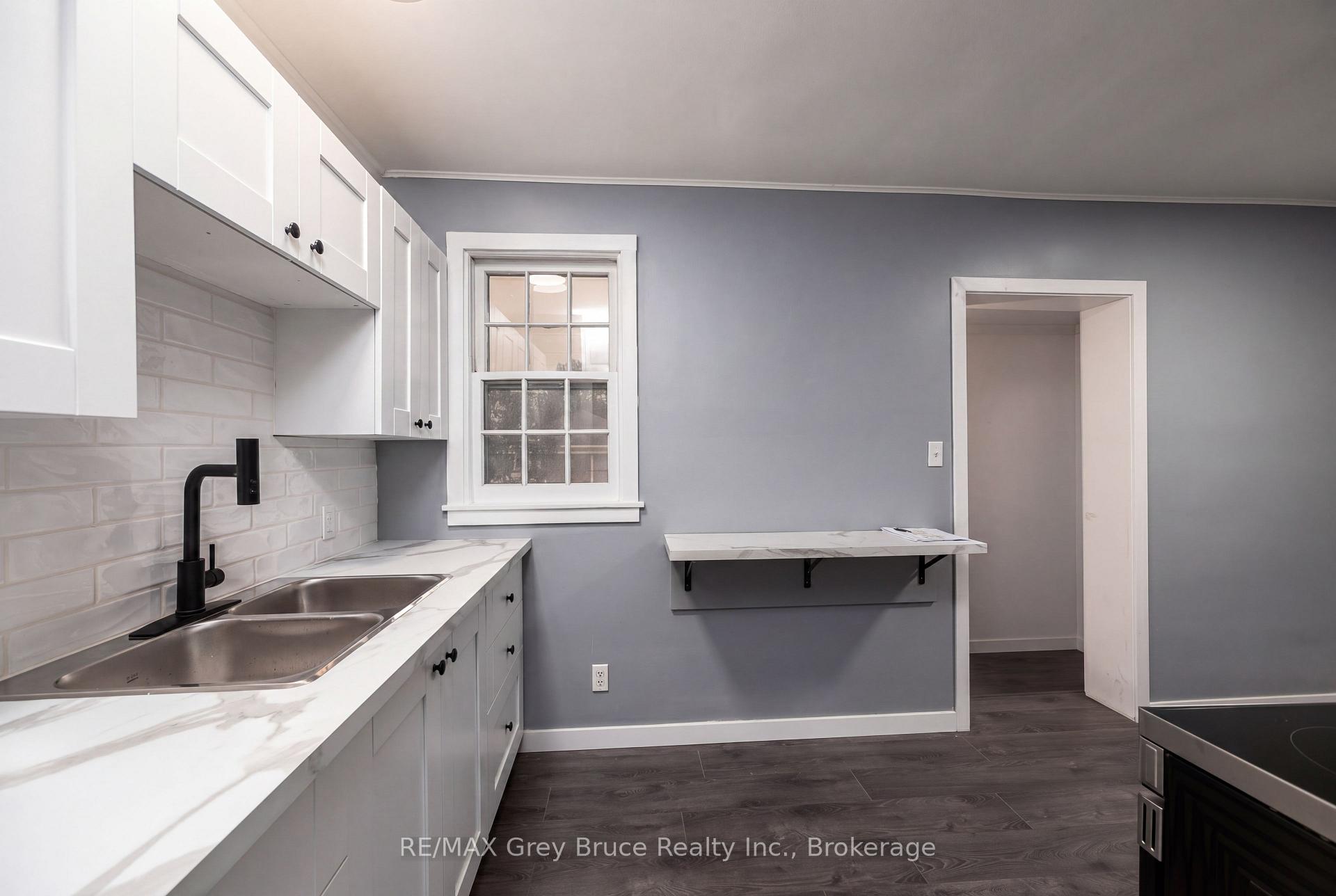 Photo 10 of 701 5th Street E, Owen Sound — HOMEH
