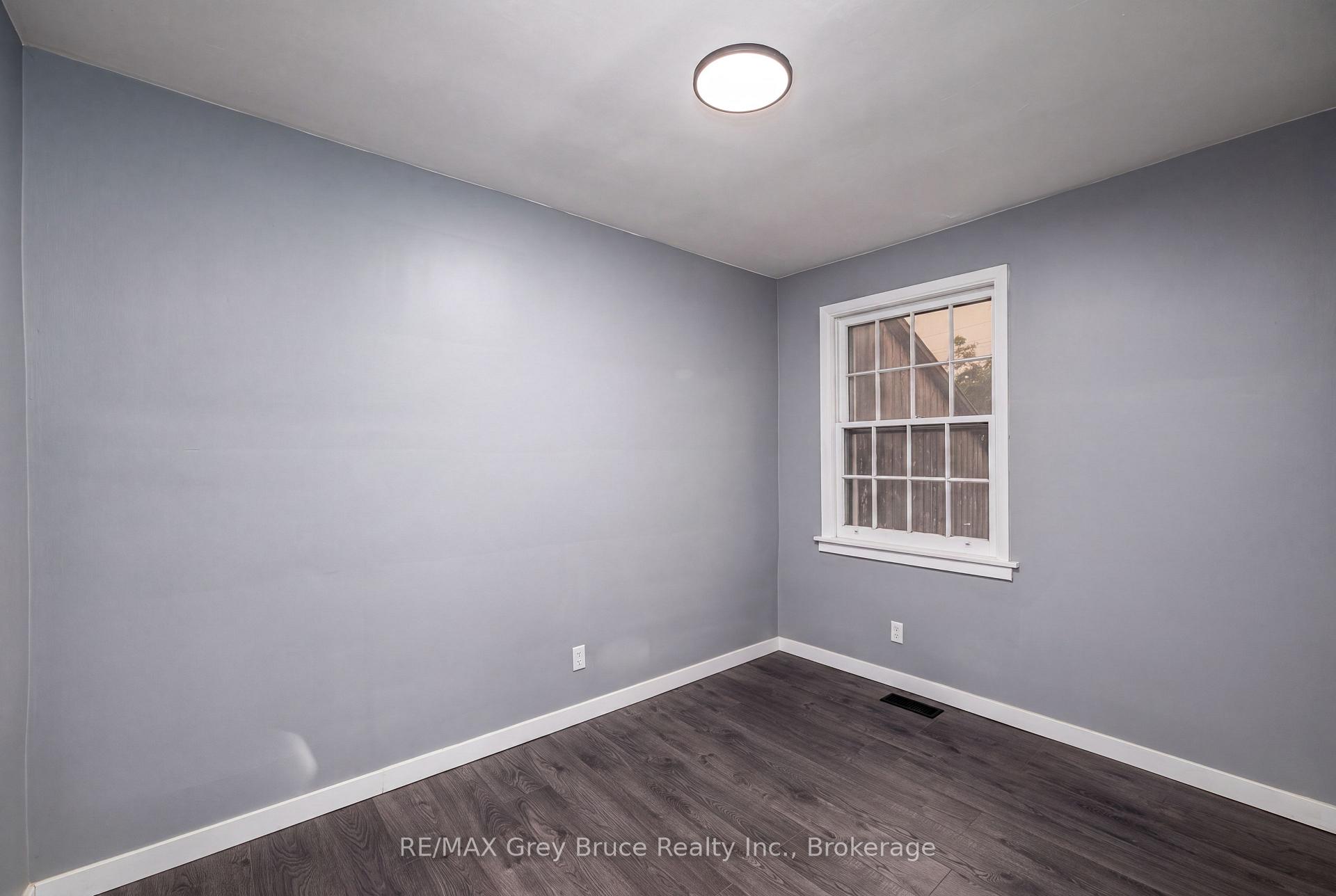Photo 11 of 701 5th Street E, Owen Sound — HOMEH
