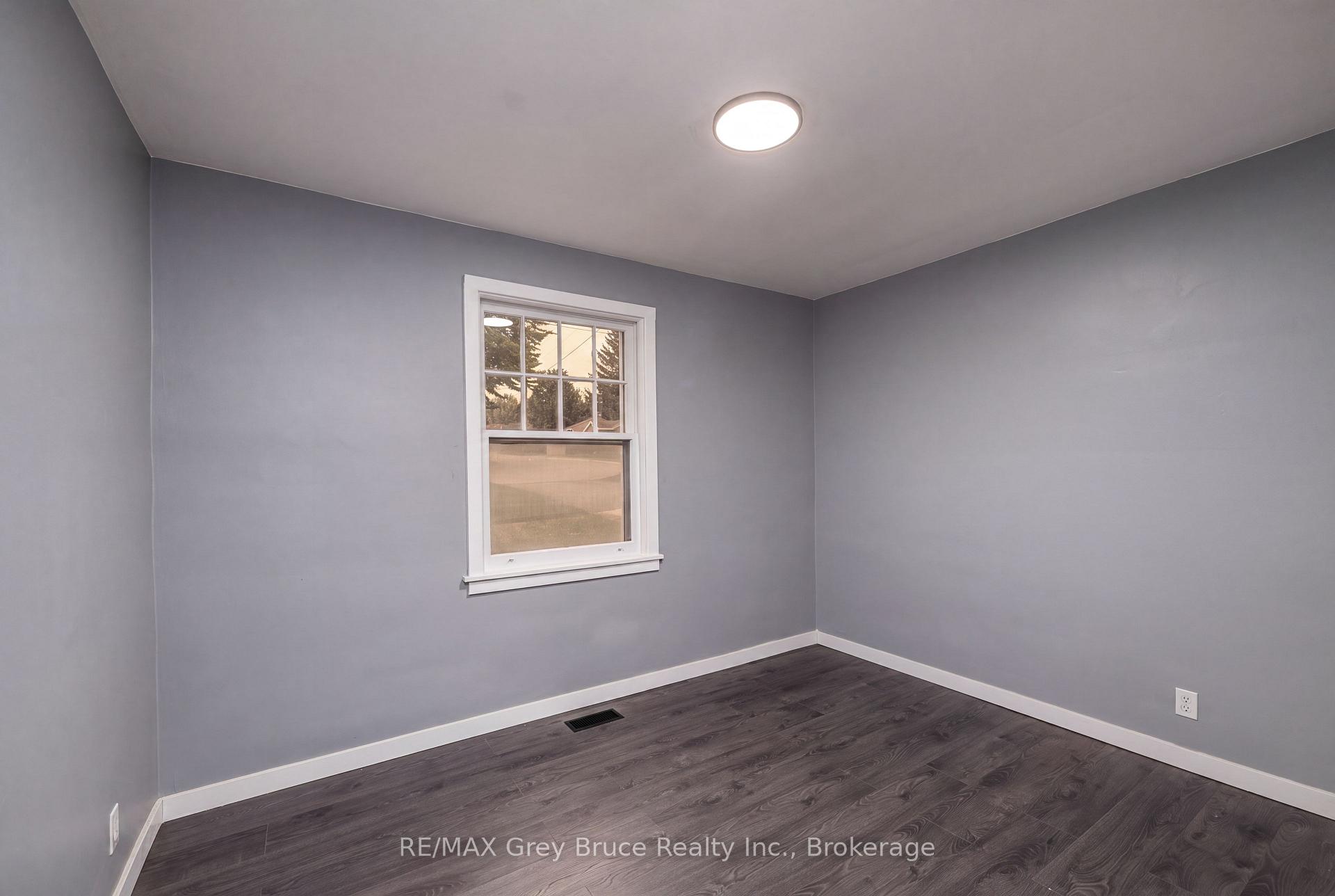 Photo 12 of 701 5th Street E, Owen Sound — HOMEH