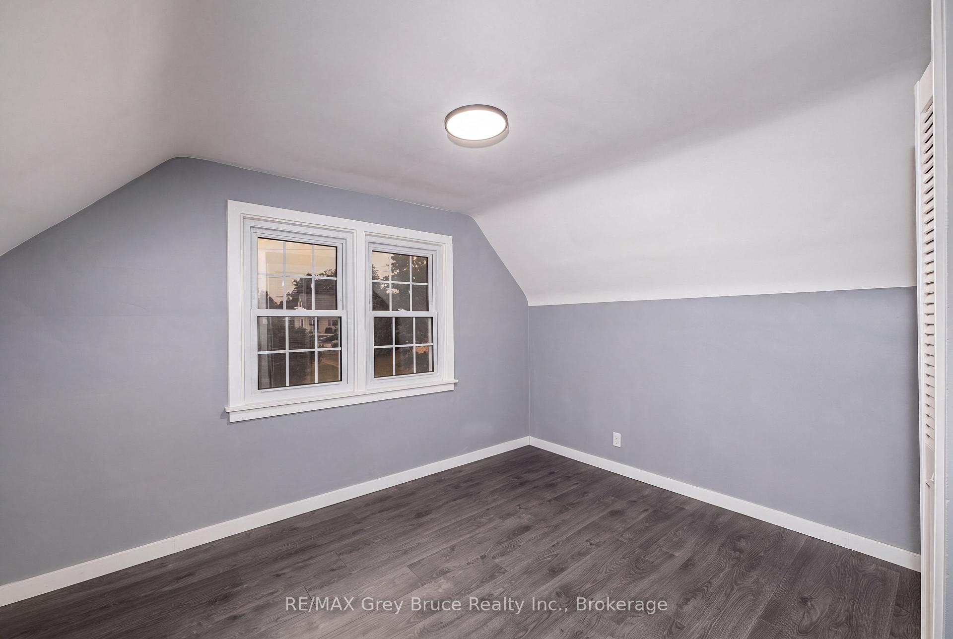 Photo 16 of 701 5th Street E, Owen Sound — HOMEH
