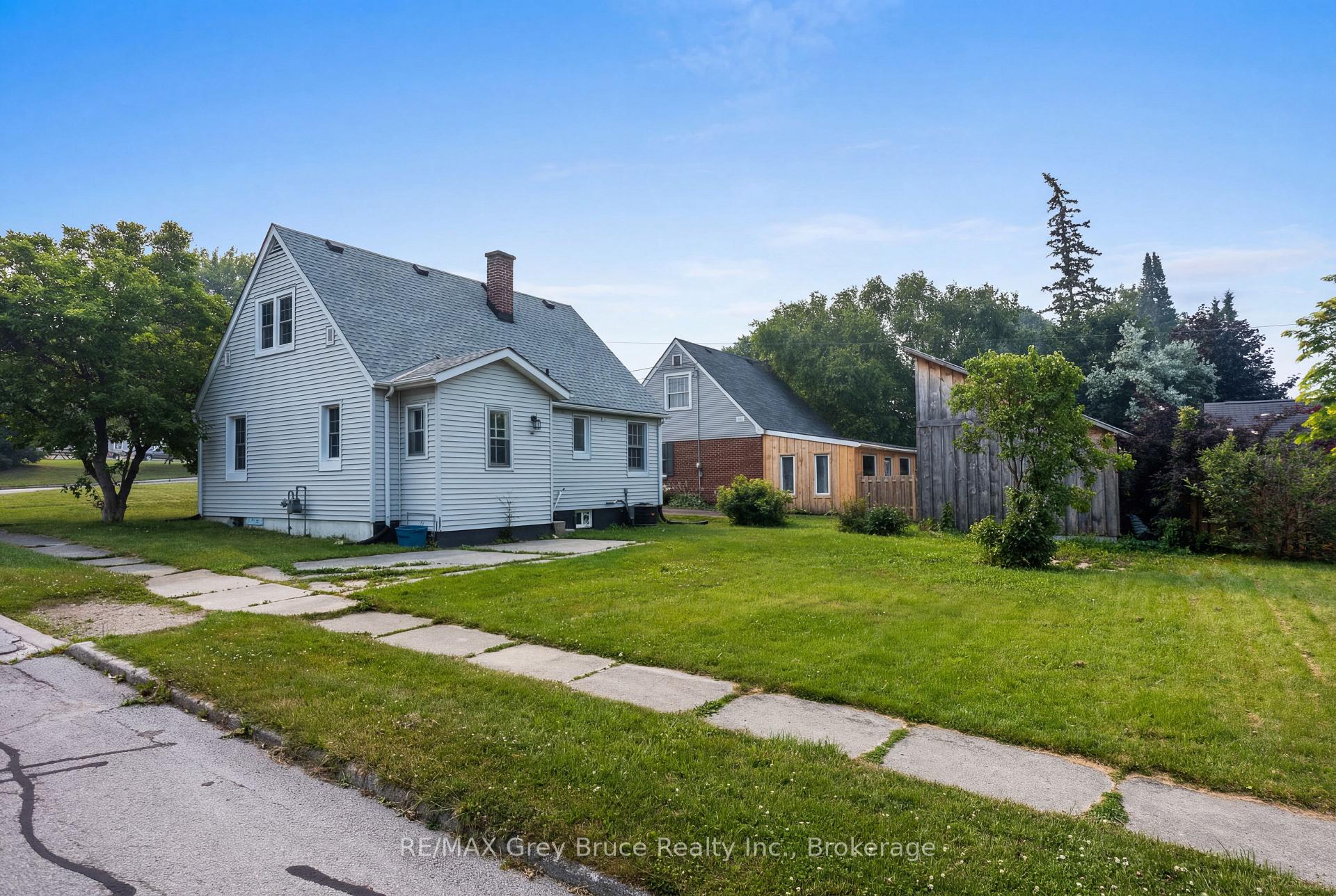 Photo 23 of 701 5th Street E, Owen Sound — HOMEH