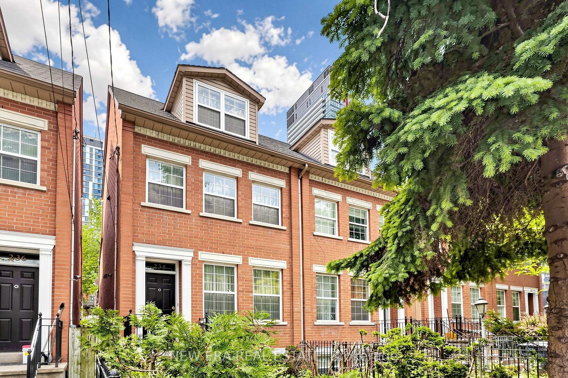 Photo 2 of 238 George Street, Toronto, Moss Park — HOMEH