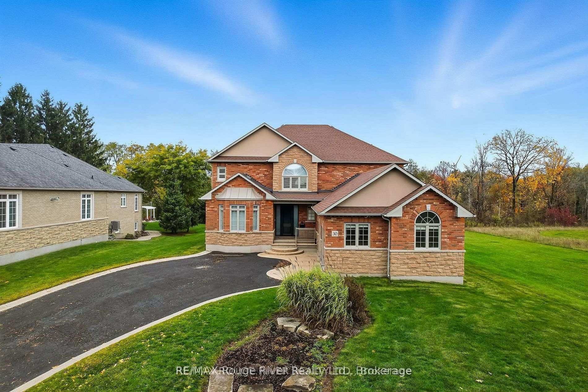 Photo 4 of 30 Hanover Court, Whitby, Lynde Creek — HOMEH