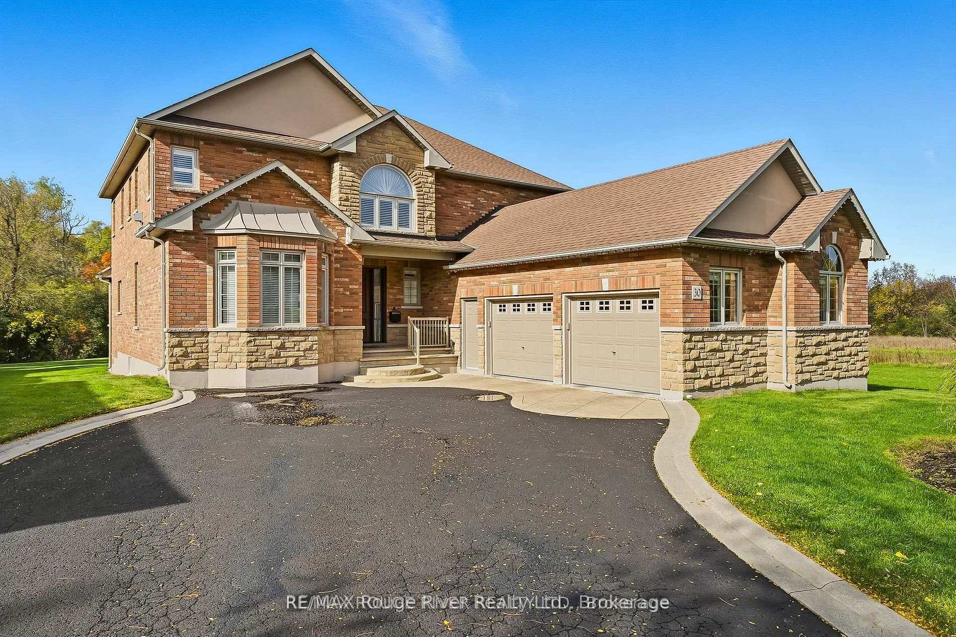 Photo 6 of 30 Hanover Court, Whitby, Lynde Creek — HOMEH
