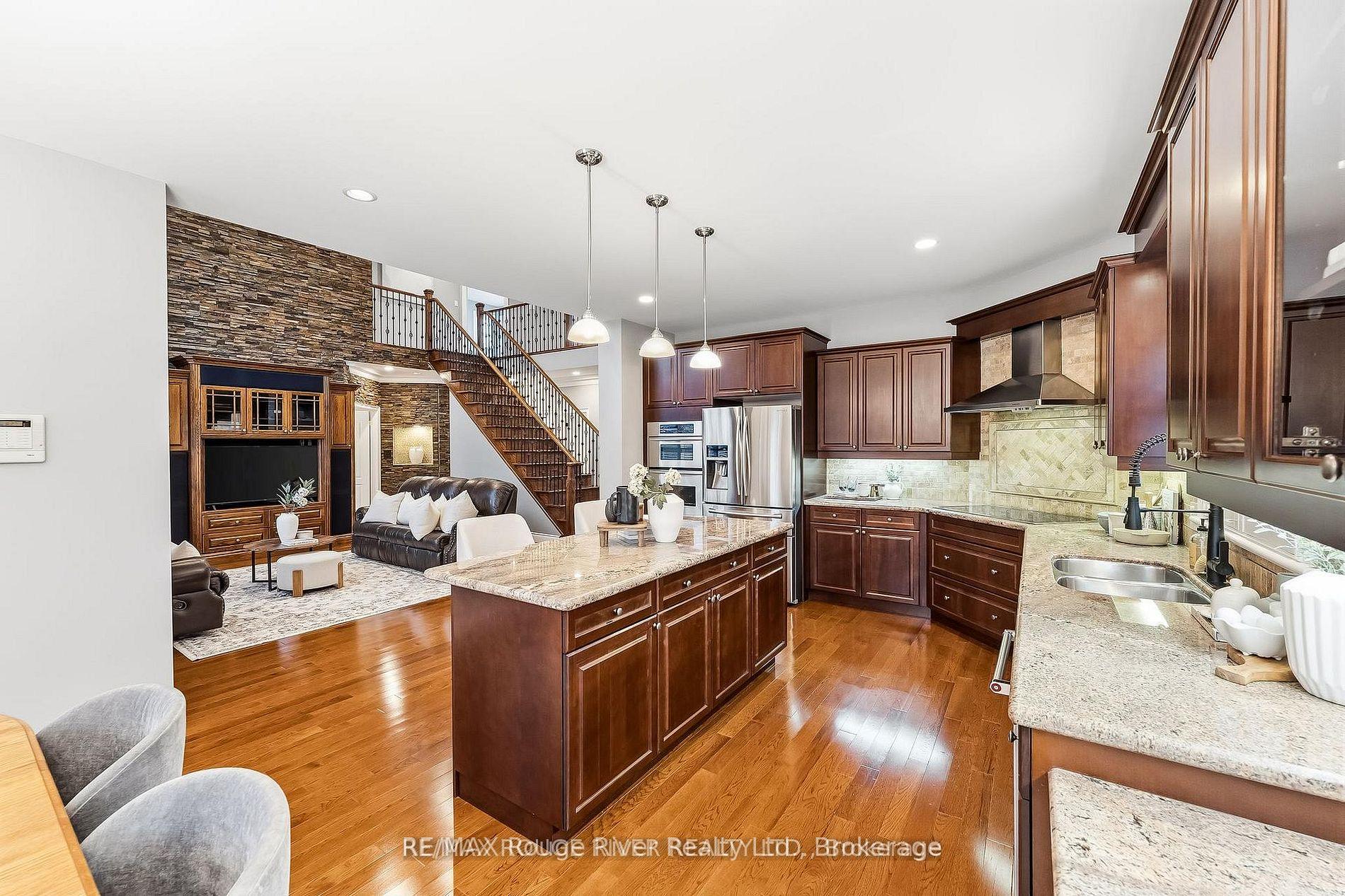 Photo 15 of 30 Hanover Court, Whitby, Lynde Creek — HOMEH