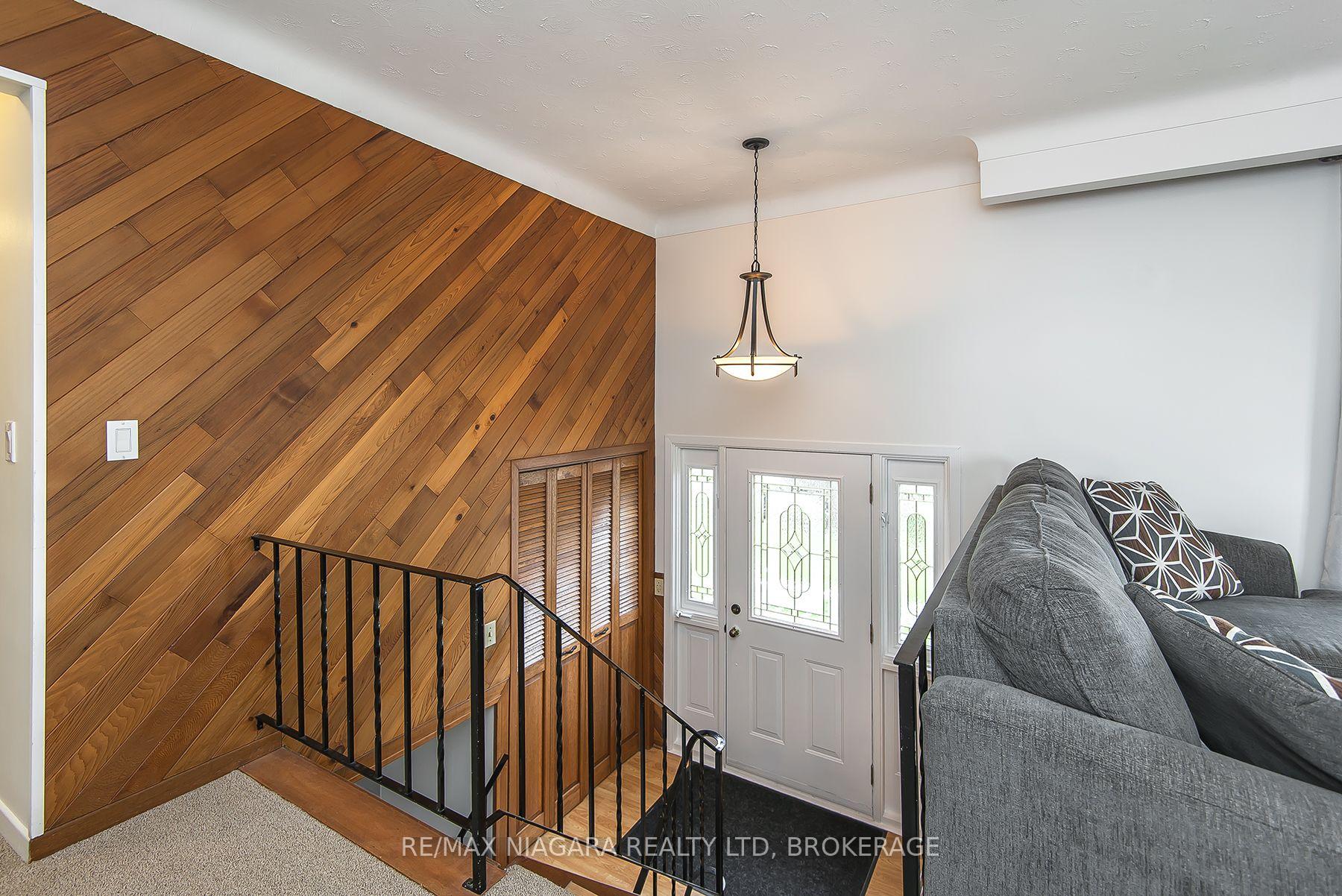 Photo 3 of 15 Windsor Terrace, Port Colborne, Main Street — HOMEH