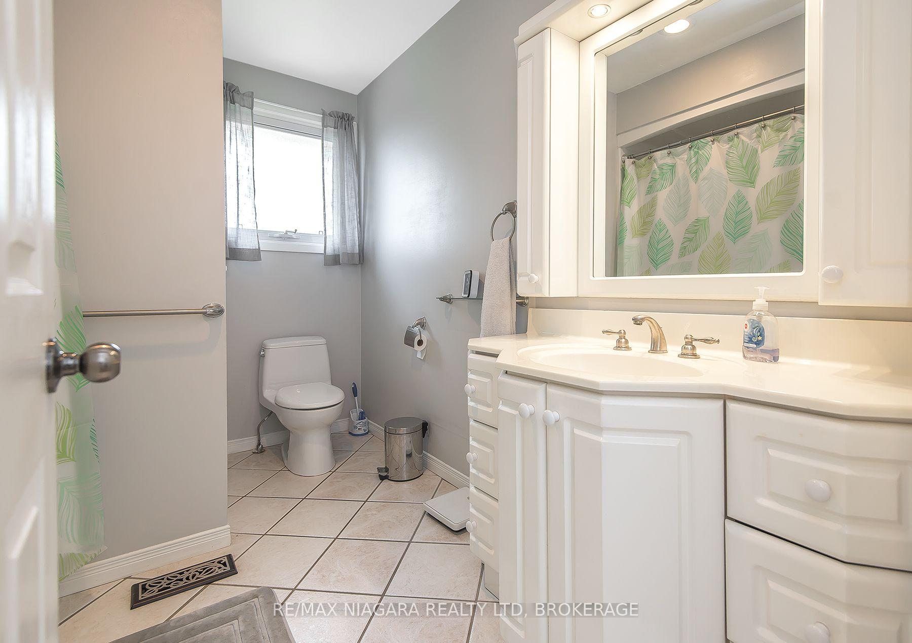 Photo 13 of 15 Windsor Terrace, Port Colborne, Main Street — HOMEH