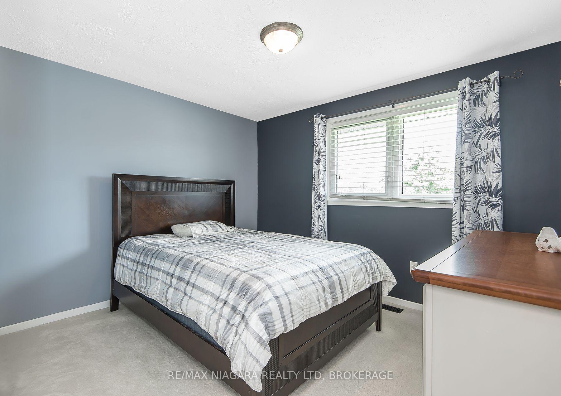 Photo 18 of 15 Windsor Terrace, Port Colborne, Main Street — HOMEH
