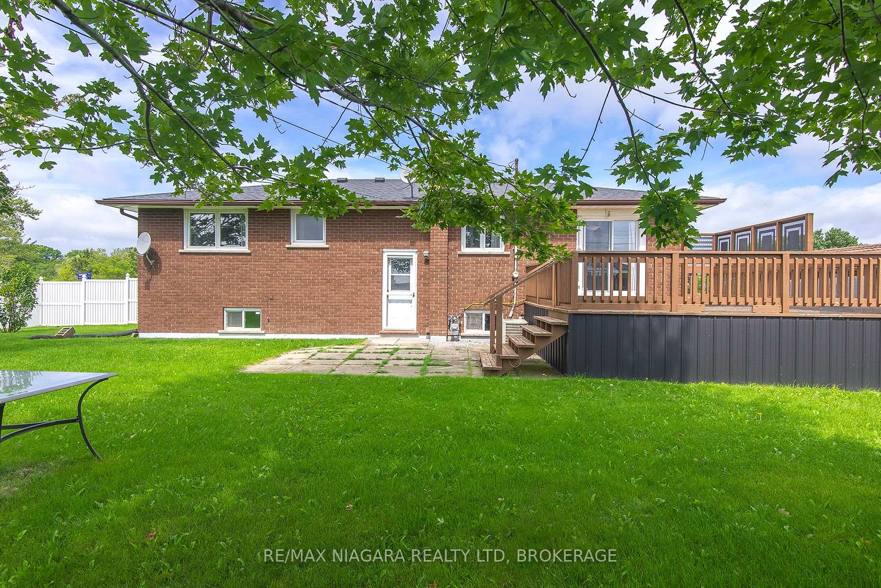 Photo 33 of 15 Windsor Terrace, Port Colborne, Main Street — HOMEH