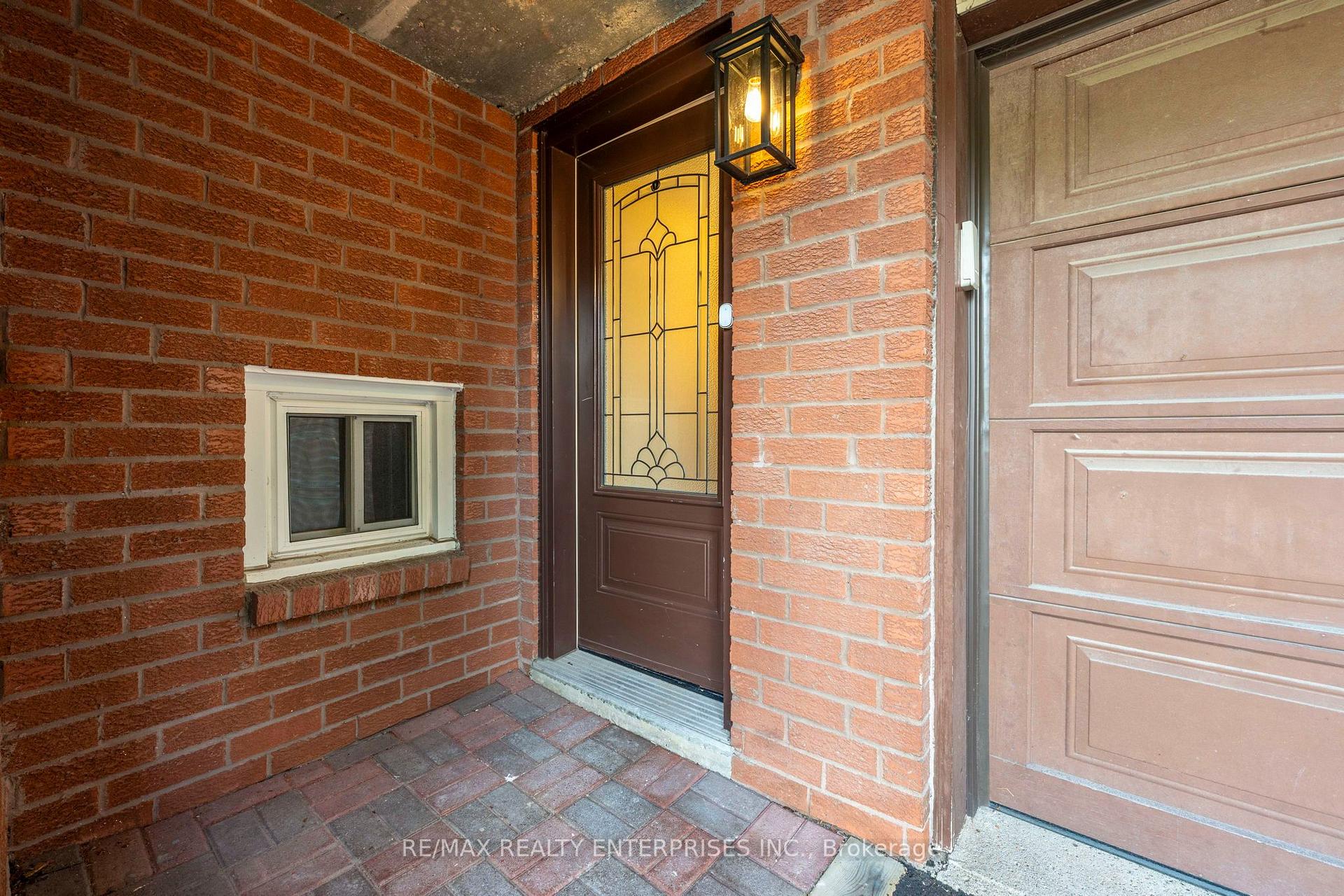 Photo 6 of Unit Lower, 772 Gardner Avenue, Mississauga, Lakeview — HOMEH
