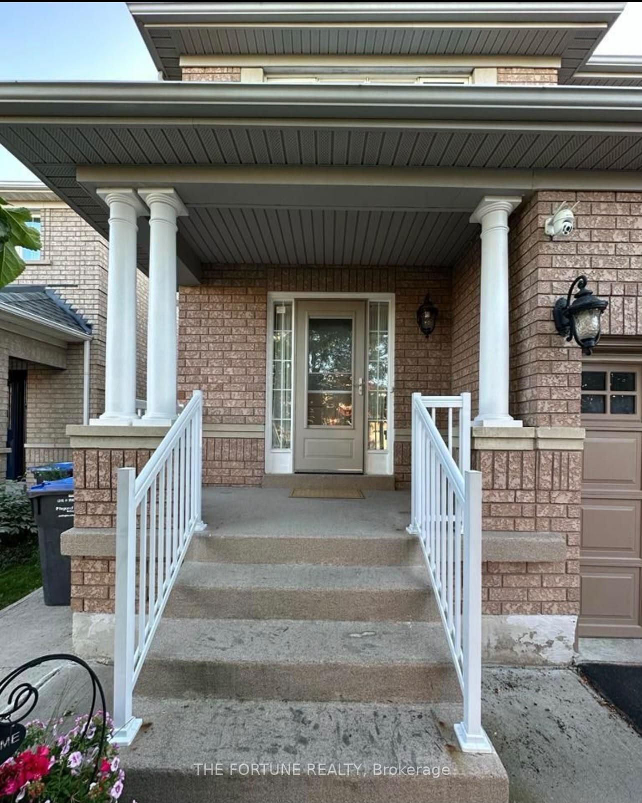 Photo 2 of Unit Upper, 22 Waterdale Road, Brampton, Fletcher's Meadow — HOMEH