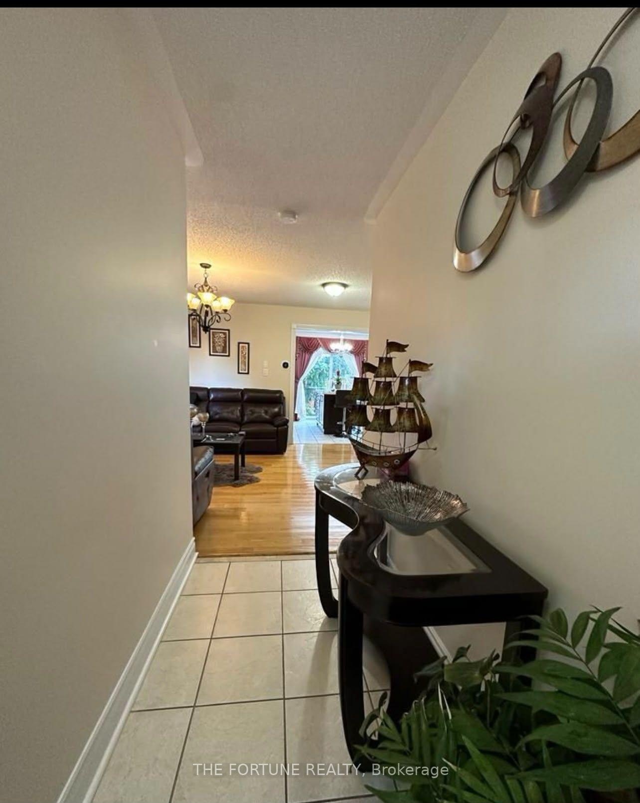 Photo 5 of Unit Upper, 22 Waterdale Road, Brampton, Fletcher's Meadow — HOMEH