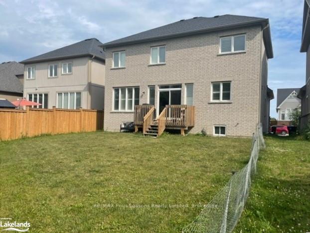 Photo 2 of Unit Upper, 90 Kirby Avenue, Collingwood — HOMEH